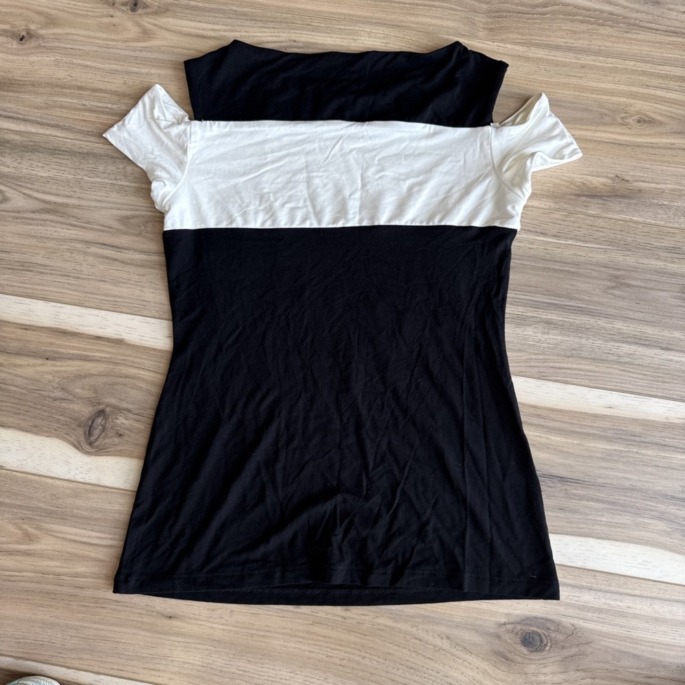 Carmen Marc Valvo‎ Black White  Cap Sleeve Top Cut Out  Size XS - Picture 5 of 5